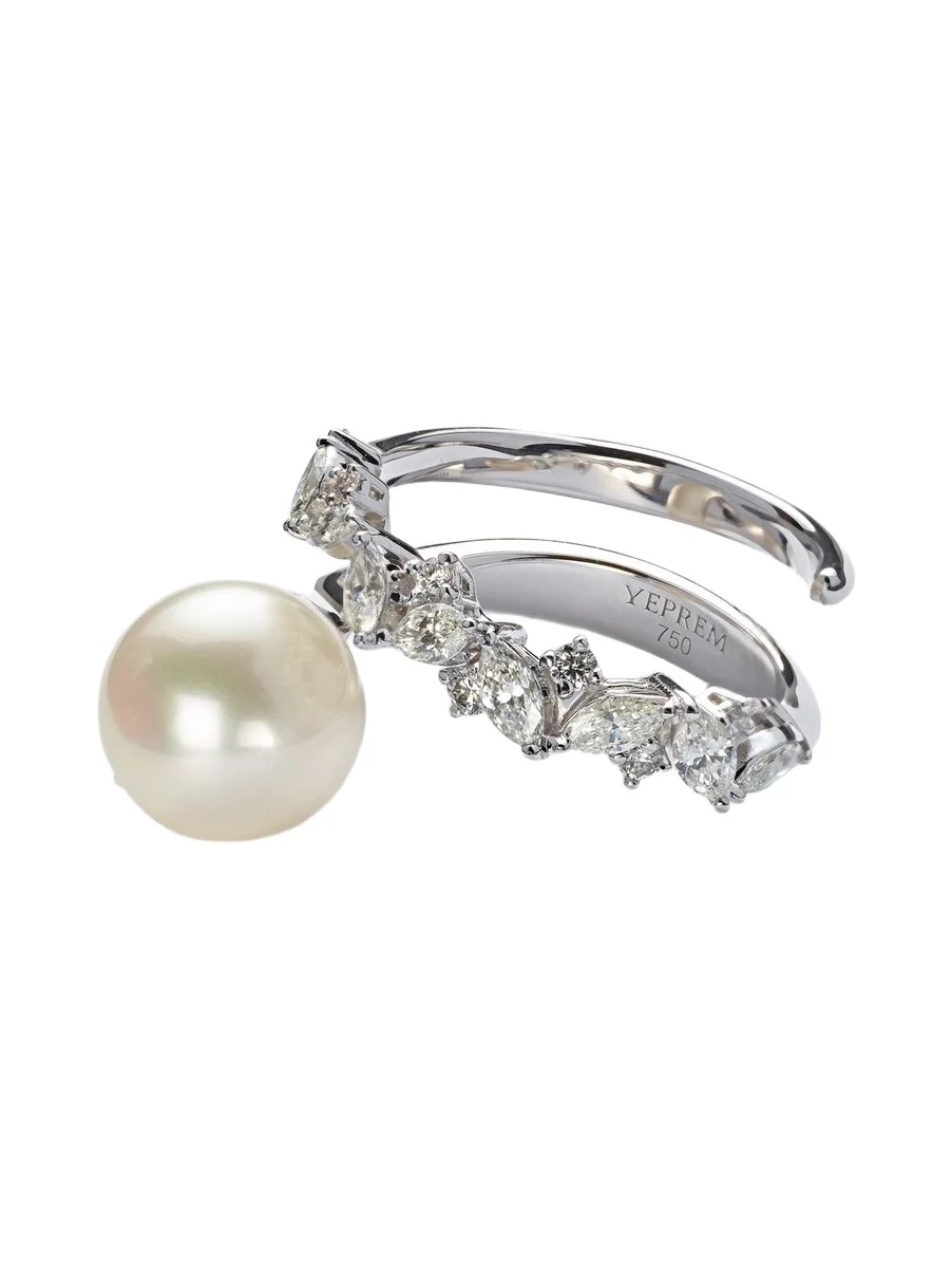 Pearlescent 18kt white gold ring with diamonds and pearl Pearlescent 18kt white gold ring with diamonds and pearl