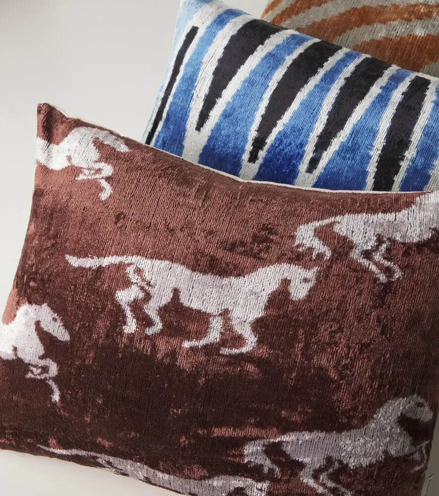 LES OTTOMANS Silk and cotton velvet cushion | Thumbnail 2