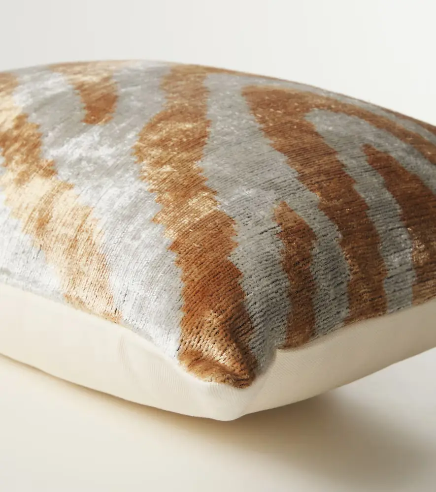 LES OTTOMANS Striped silk and cotton velvet cushion | Thumbnail 3