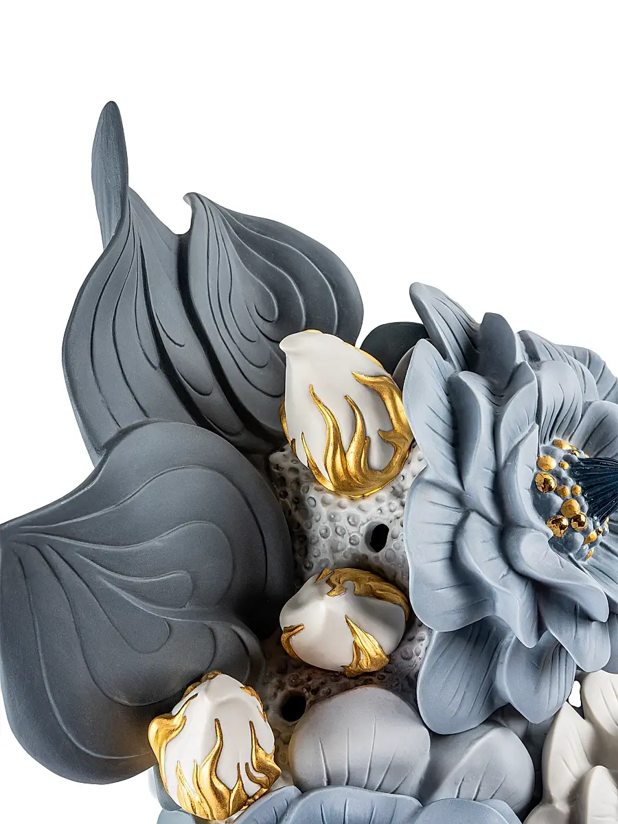 Lladro Vase With Flowers Porcelain Figurine | Thumbnail 4 Lladro Vase With Flowers Porcelain Figurine | Thumbnail 4