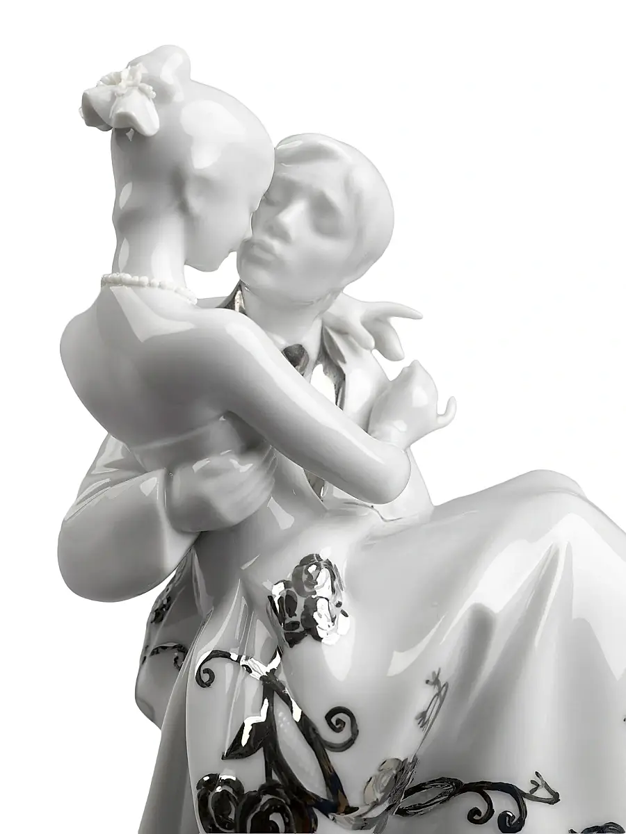 Lladro Re-Deco The Happiest Day Couple Porcelain Figurine | Thumbnail 3