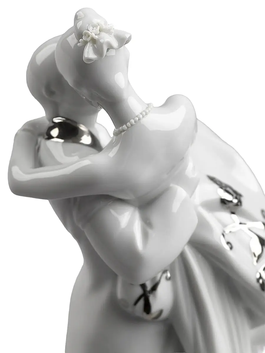 Lladro Re-Deco The Happiest Day Couple Porcelain Figurine | Thumbnail 4