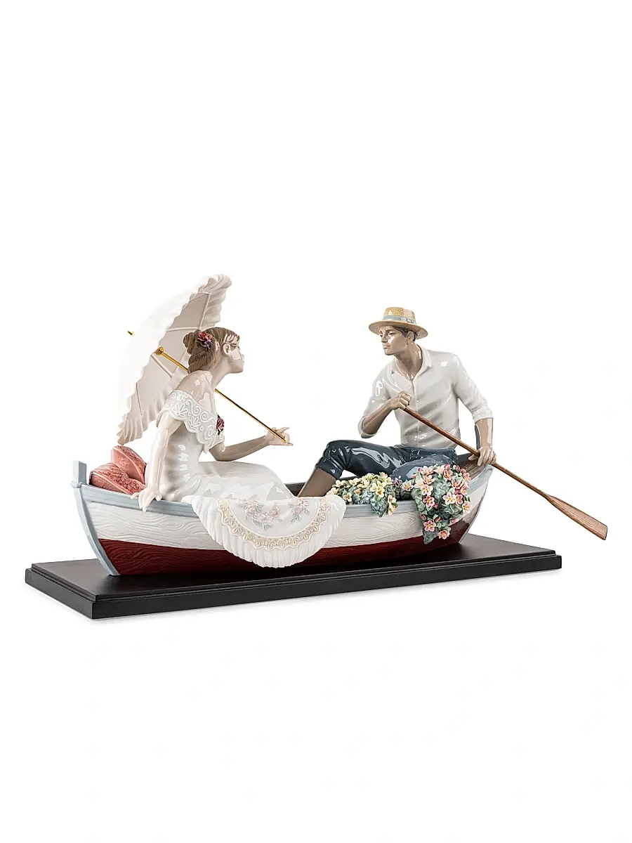 Lladro Romance On The Lake Figurine | Thumbnail 2