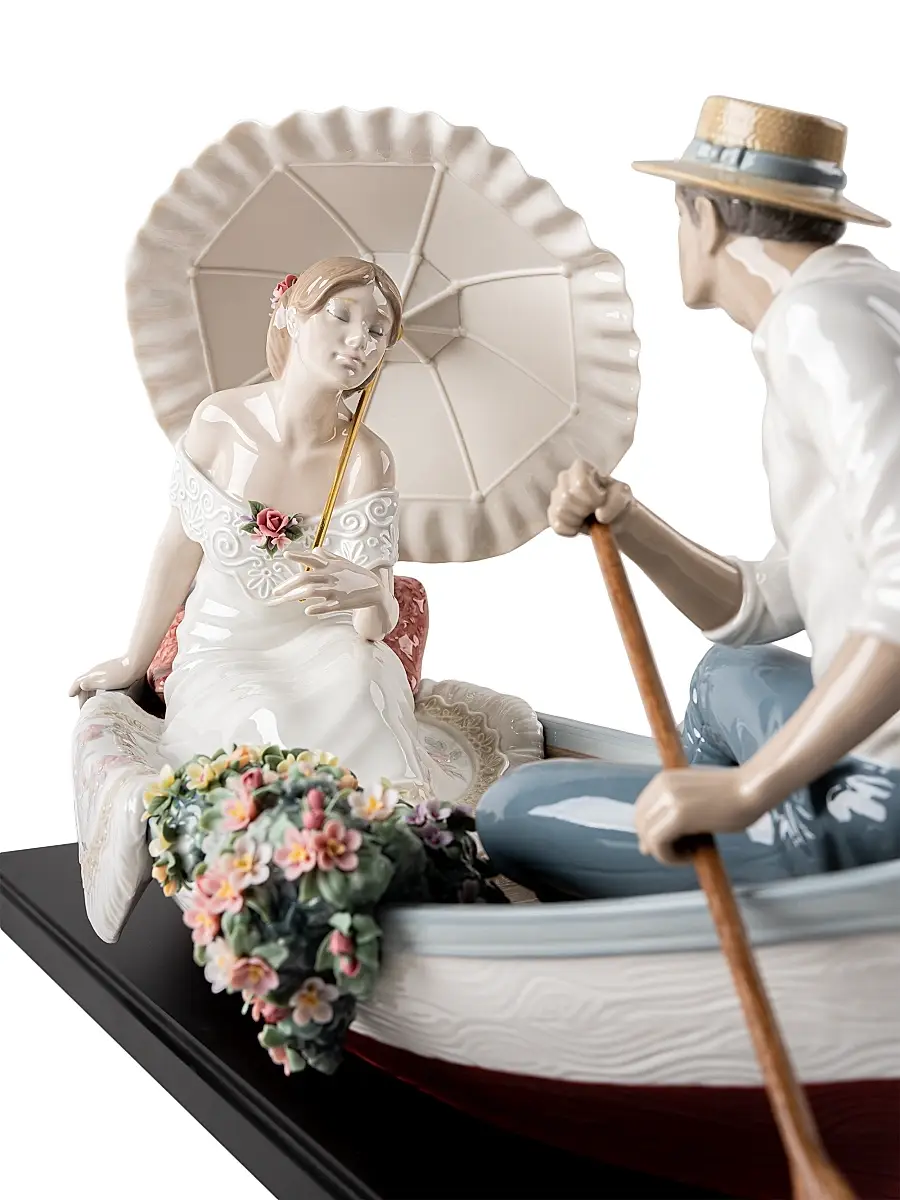 Lladro Romance On The Lake Figurine | Thumbnail 3