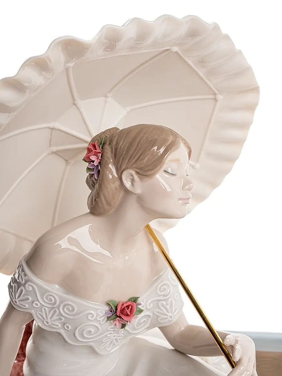 Lladro Romance On The Lake Figurine | Thumbnail 4