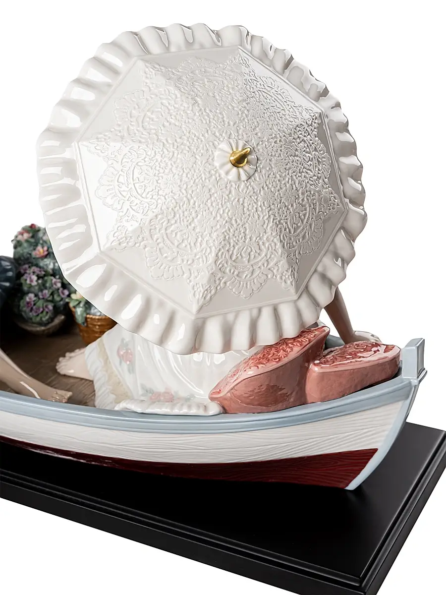 Lladro Romance On The Lake Figurine | Thumbnail 5
