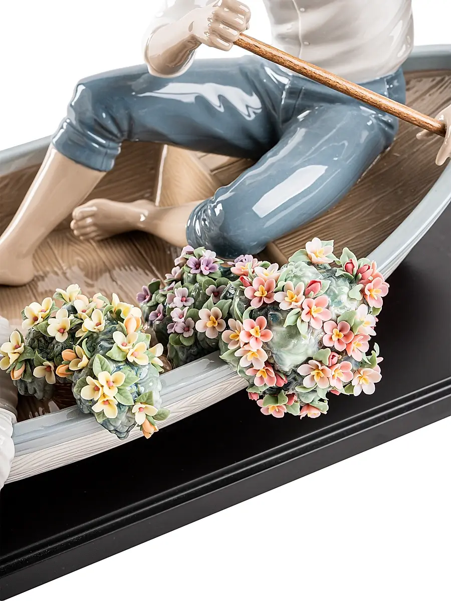 Lladro Romance On The Lake Figurine | Thumbnail 7