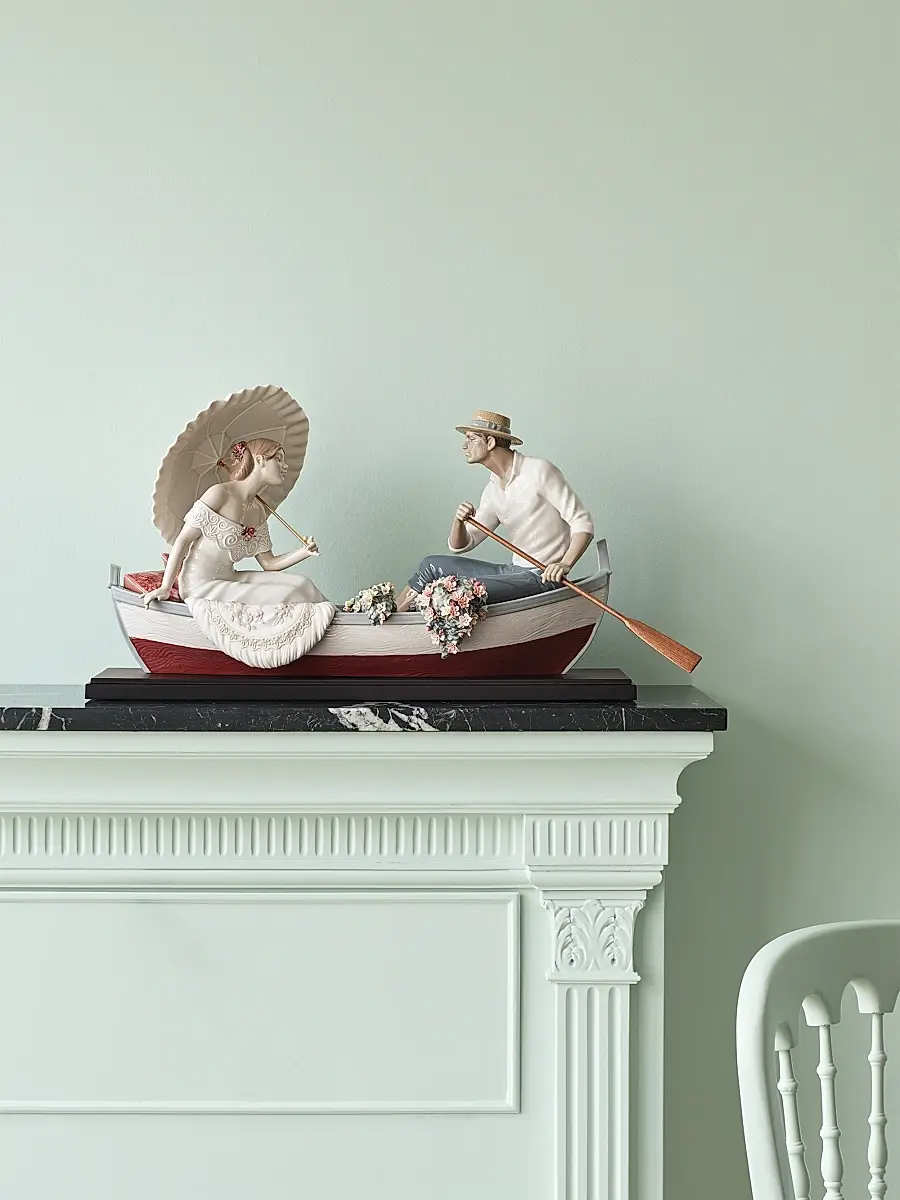 Lladro Romance On The Lake Figurine | Thumbnail 8