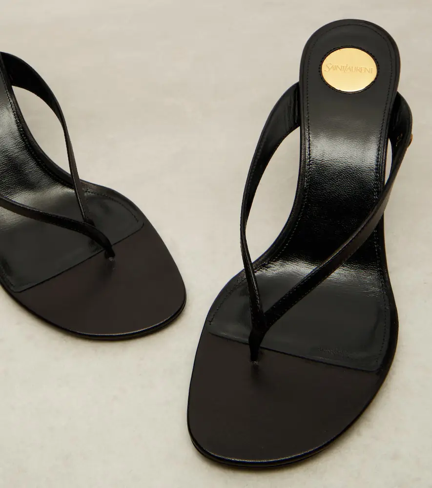Saint Laurent Sue leather thong sandals | Thumbnail 4