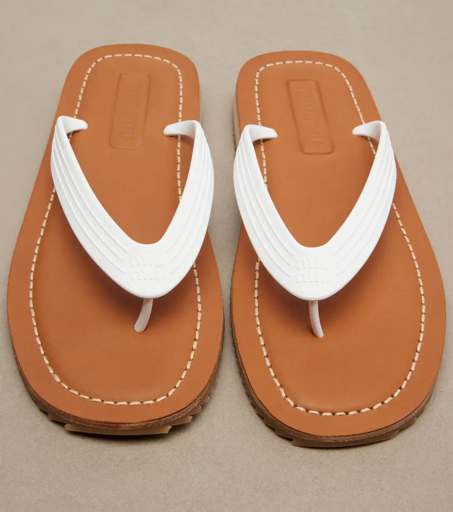 Miu Miu Embossed thong sandals | Thumbnail 4