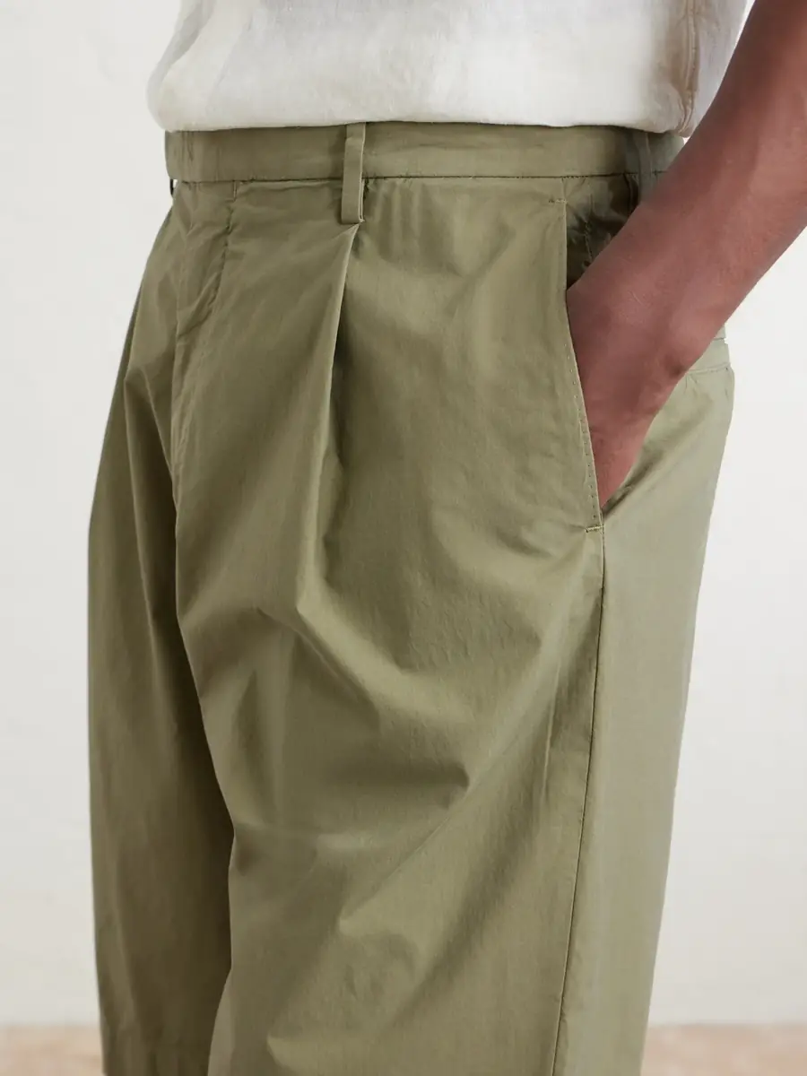 Boglioli Straight-Leg Pleated Cotton-Blend Poplin Shorts - Men | Thumbnail 5