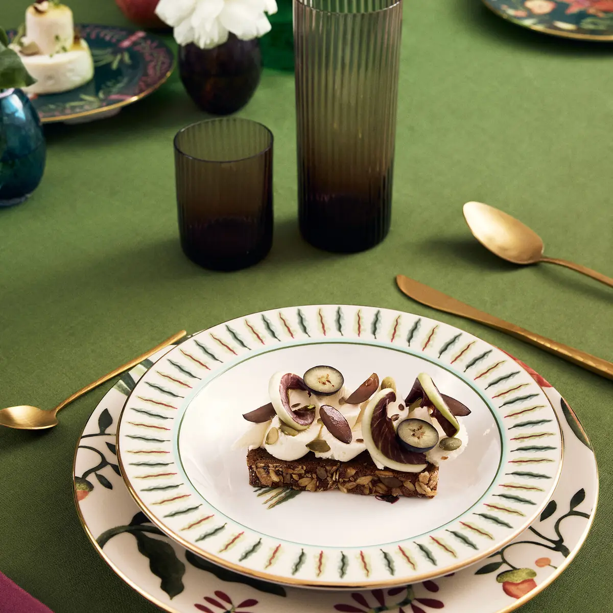 La DoubleJ Dinner Plates Set Of 2 | Thumbnail 3 La DoubleJ Dinner Plates Set Of 2 | Thumbnail 3