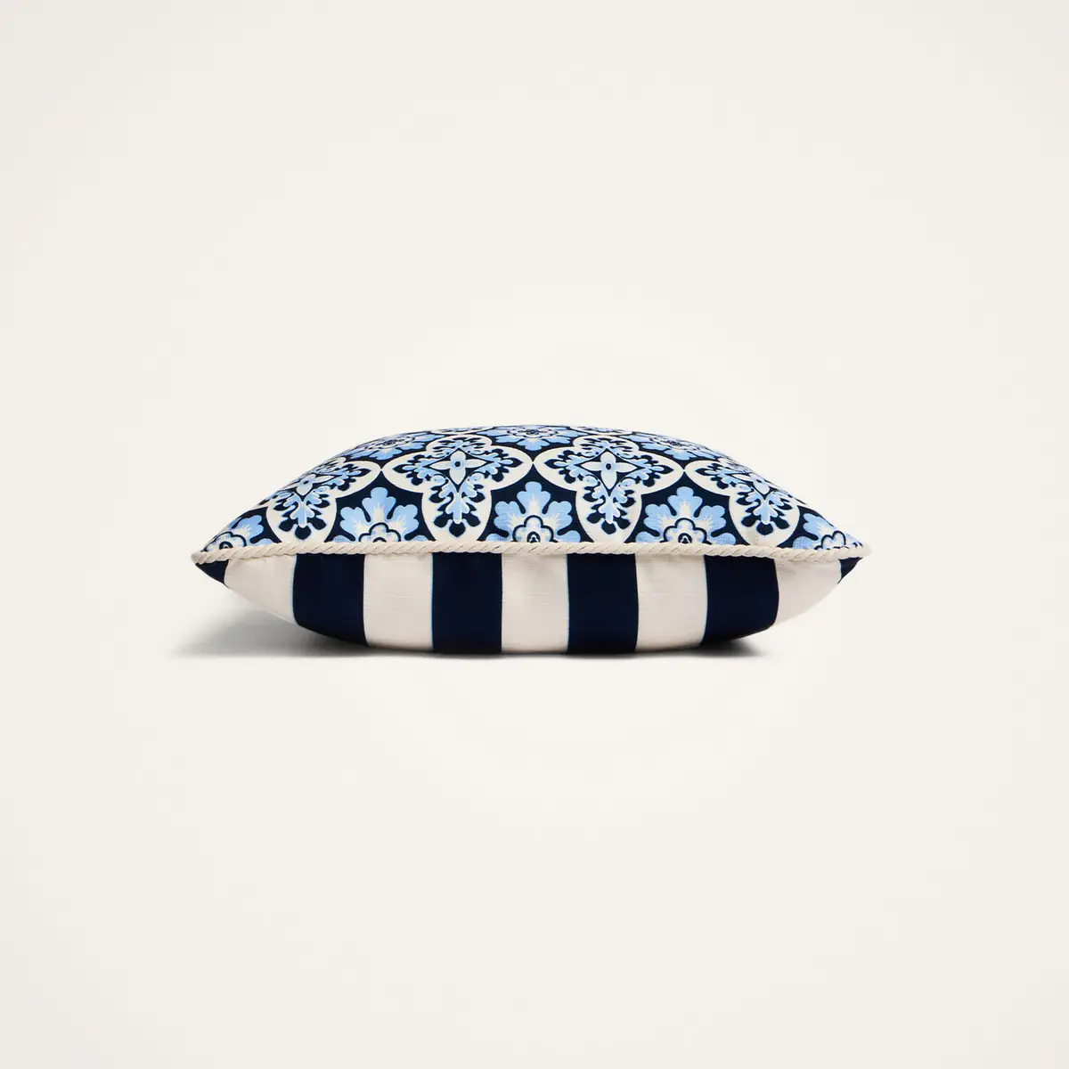 La DoubleJ Outdoor Cushion (45X45) | Thumbnail 3 La DoubleJ Outdoor Cushion (45X45) | Thumbnail 3