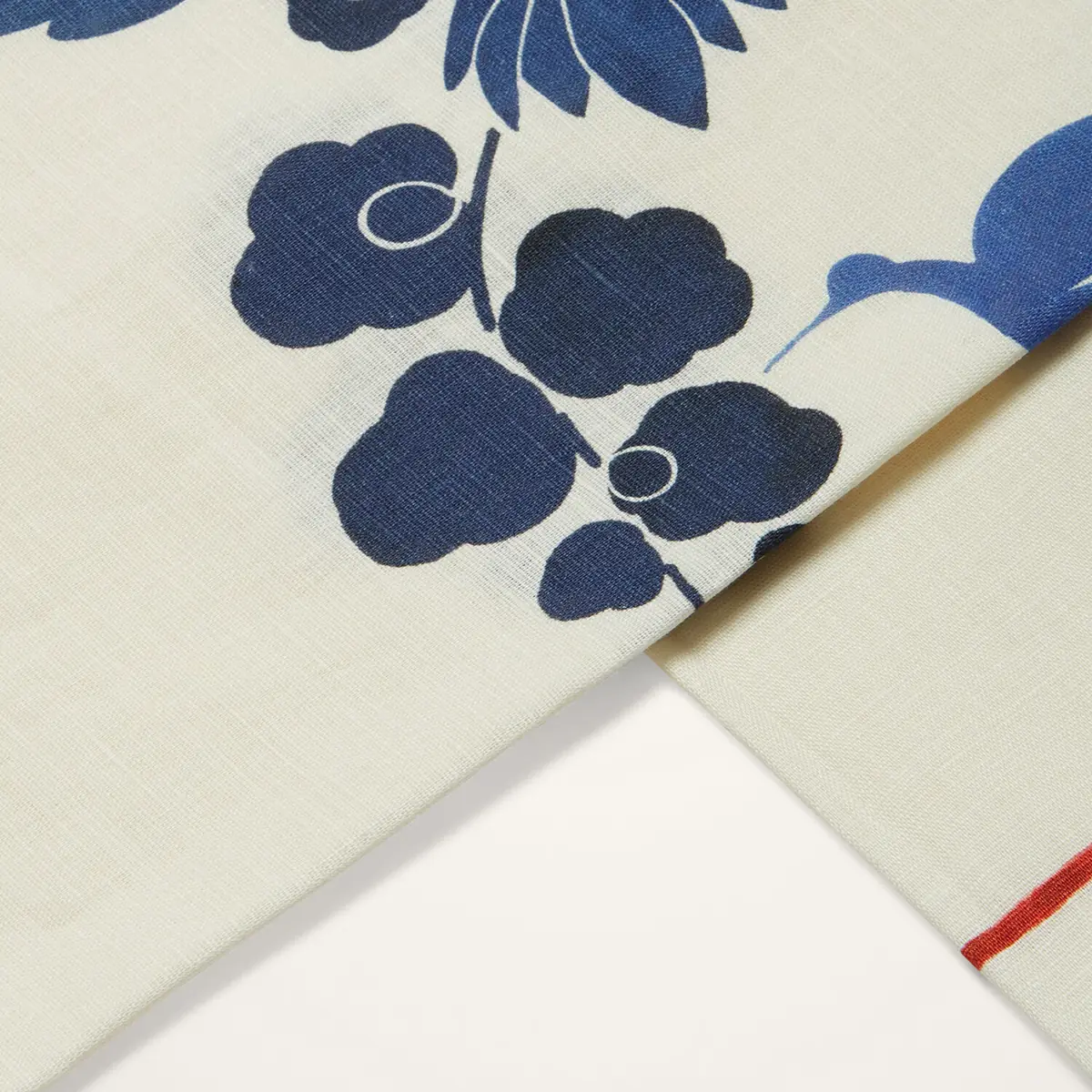 La DoubleJ Medium Tablecloth | Thumbnail 2
