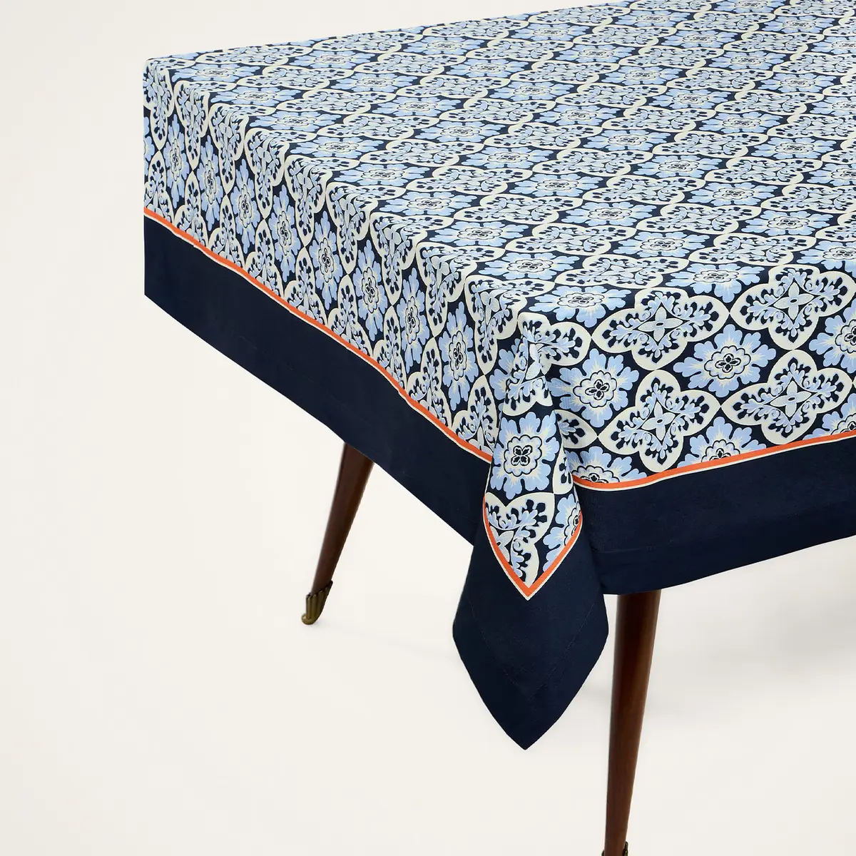 La DoubleJ Large Tablecloth | Thumbnail 2