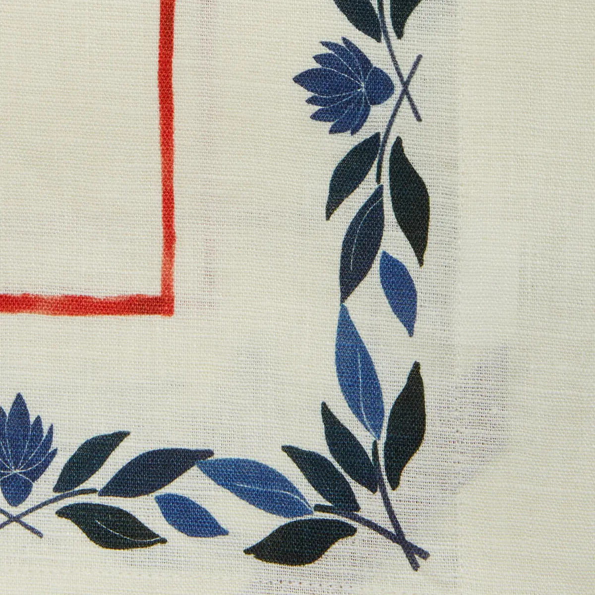 La DoubleJ Large Tablecloth | Thumbnail 3