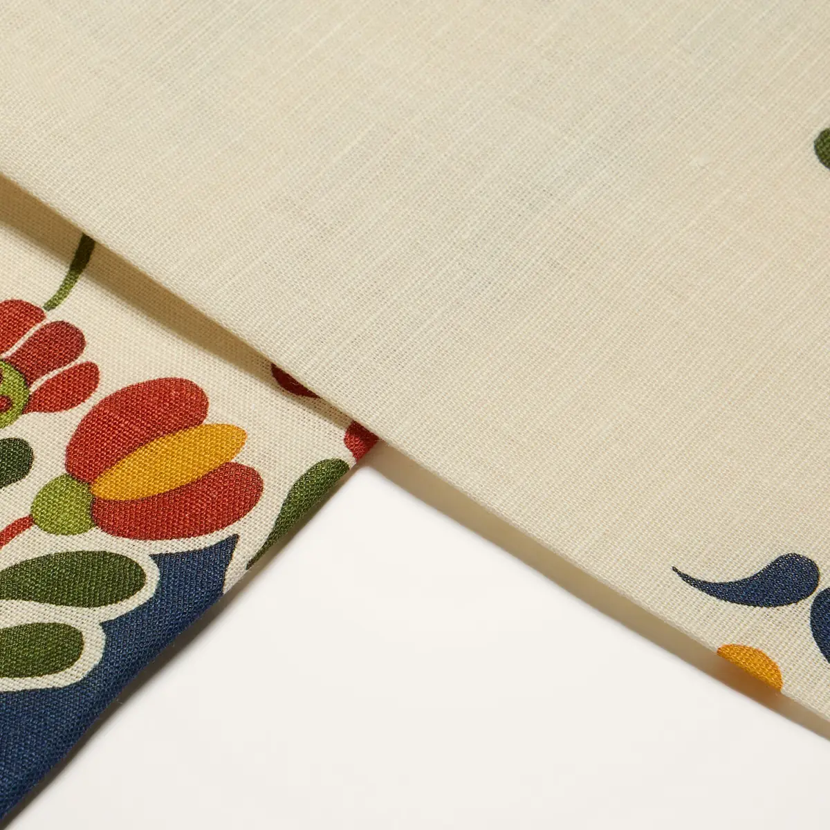 La DoubleJ Square Tablecloth | Thumbnail 3 La DoubleJ Square Tablecloth | Thumbnail 3