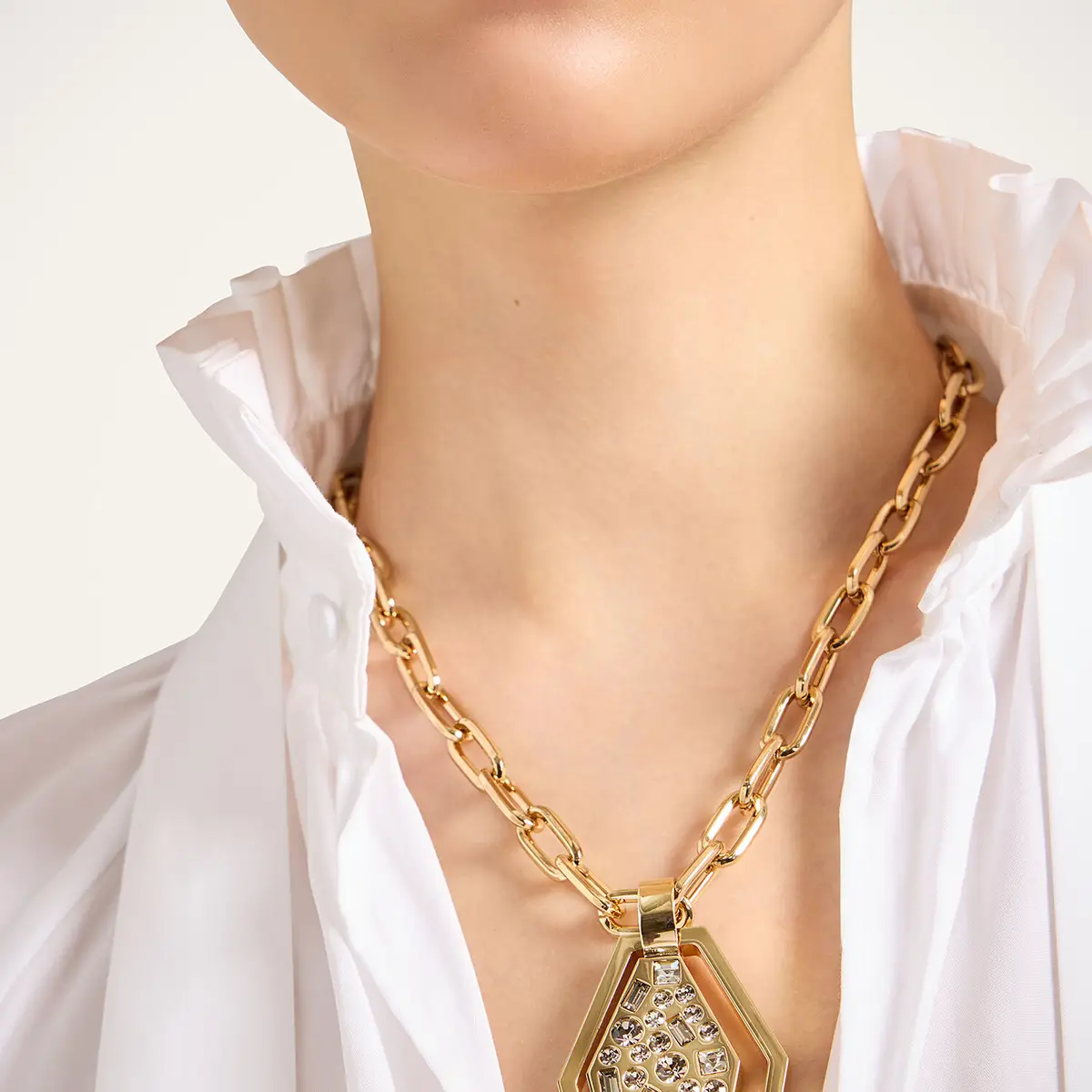 La DoubleJ Sparkly Swinging Portal Necklace | Thumbnail 2