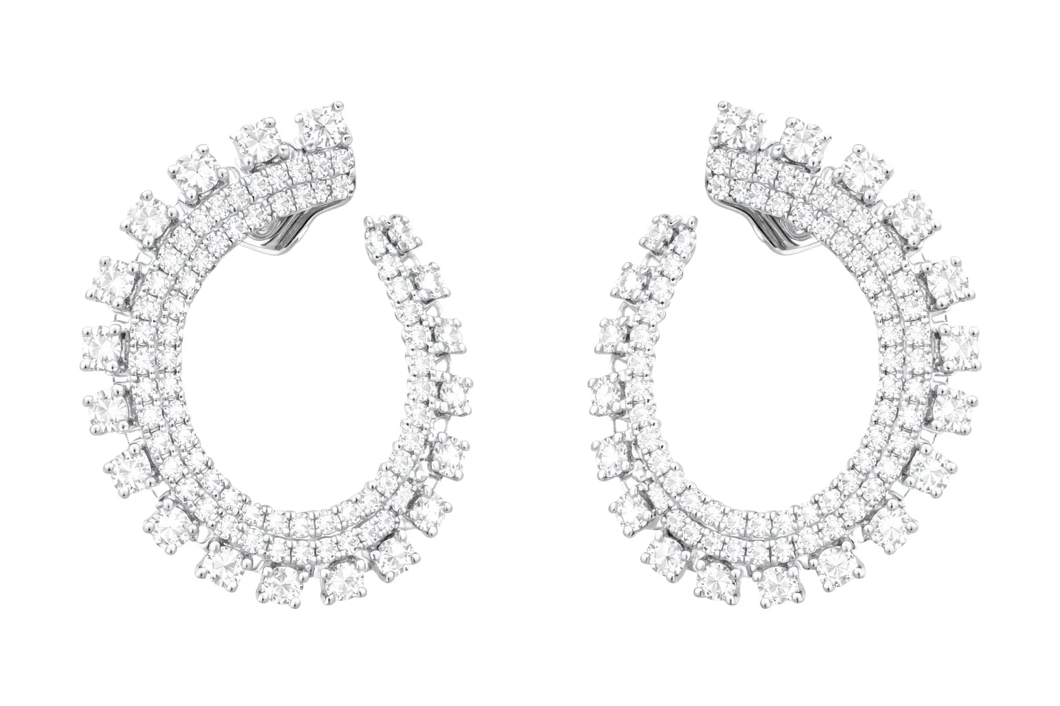 2.24ct Diamond 18K Gold Curved Earrings 2.24ct Diamond 18K Gold Curved Earrings
