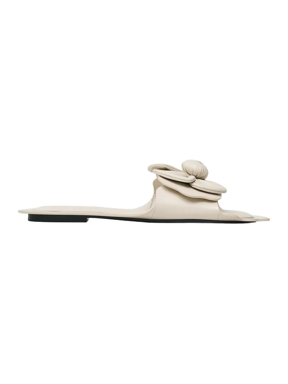 Women's The Daisy Flower-Appliqué Leather Sandals Women's The Daisy Flower-Appliqué Leather Sandals