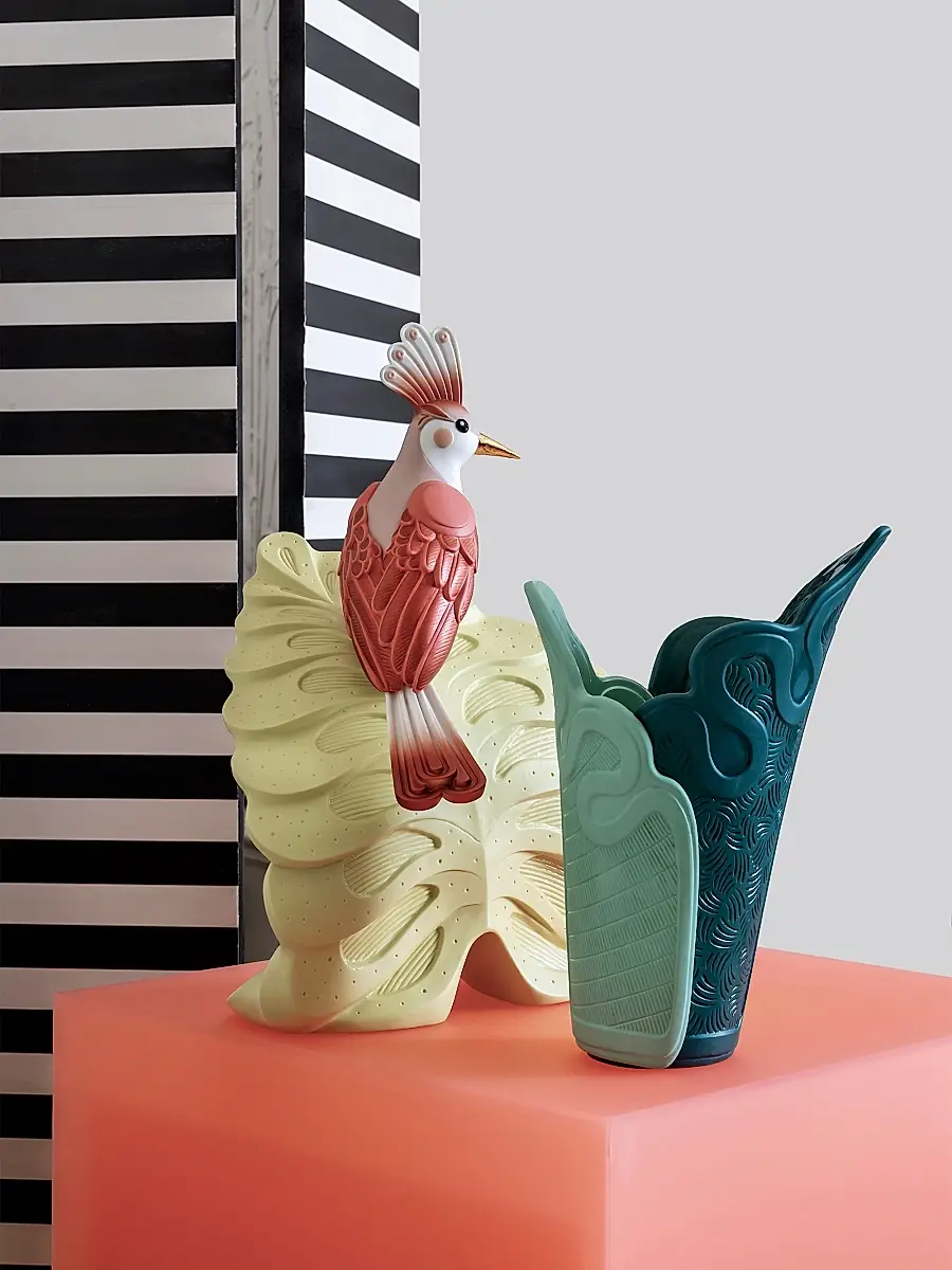 Lladro Utopical Porcelain Vase | Thumbnail 4 Lladro Utopical Porcelain Vase | Thumbnail 4