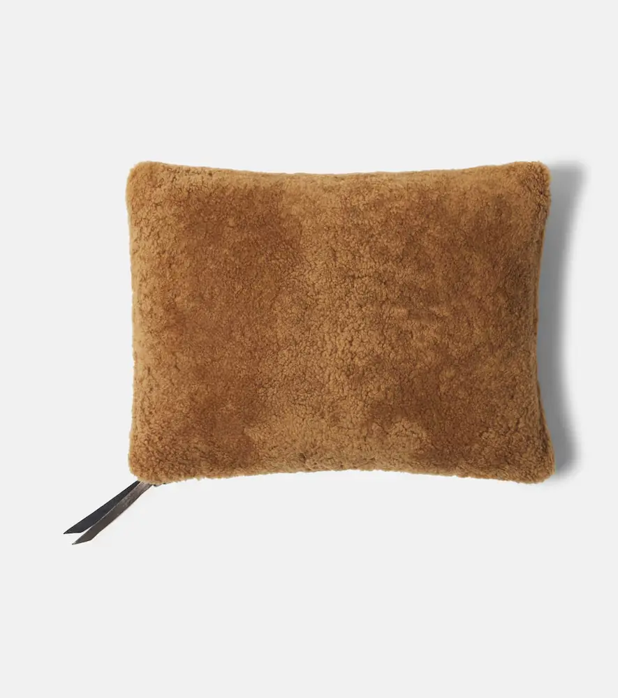 Maison de Vacances Shearling cushion | Thumbnail 2