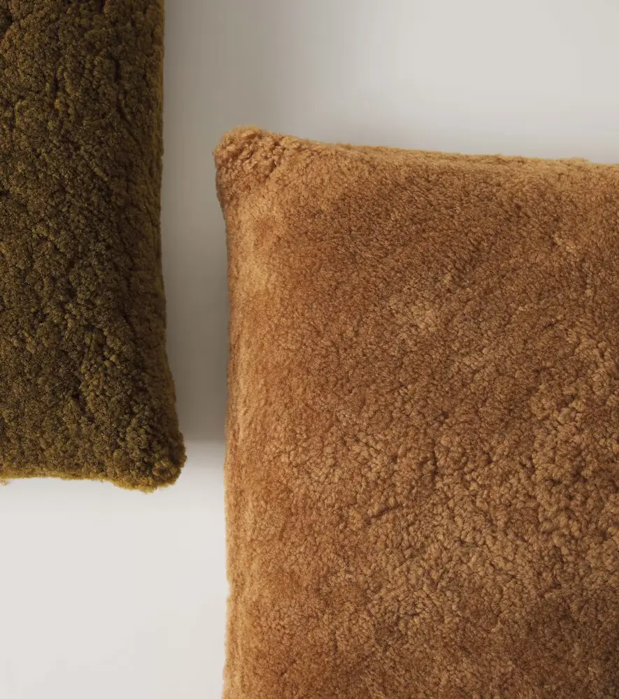Maison de Vacances Shearling cushion | Thumbnail 3