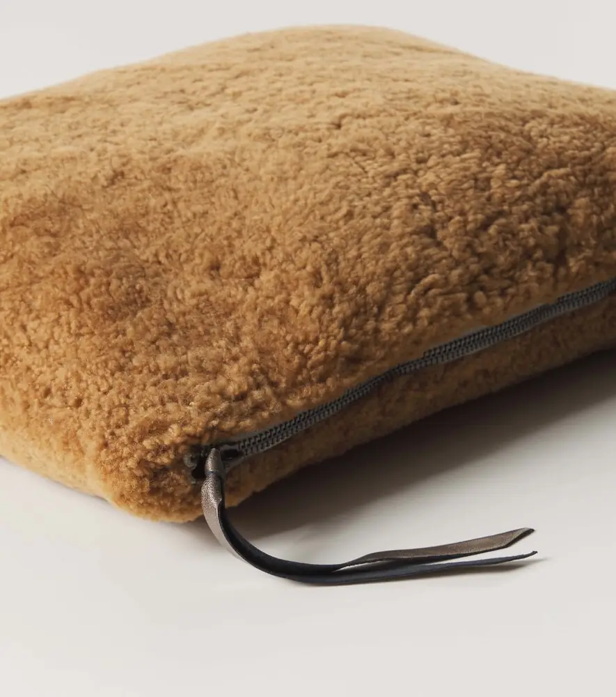 Maison de Vacances Shearling cushion | Thumbnail 4