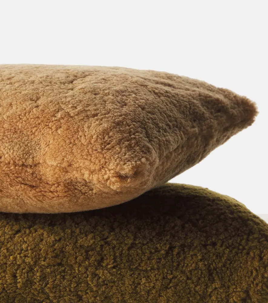 Maison de Vacances Shearling cushion | Thumbnail 5