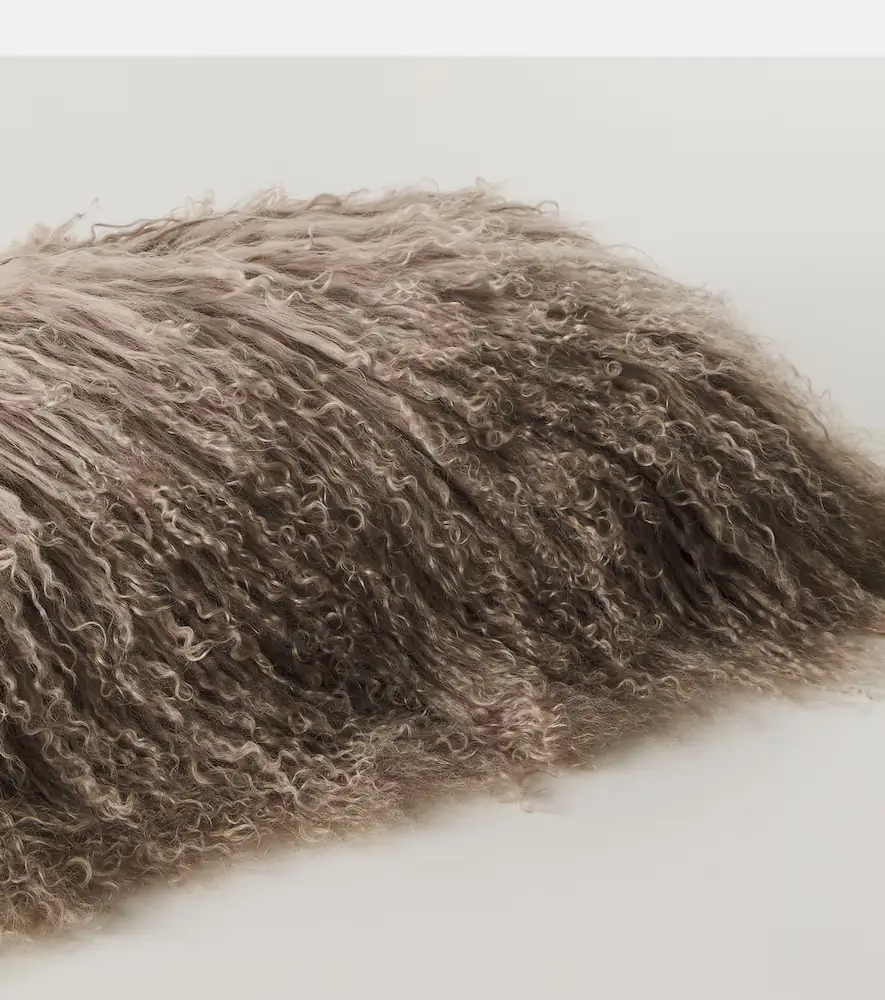 Maison de Vacances Shearling and linen cushion | Thumbnail 4 Maison de Vacances Shearling and linen cushion | Thumbnail 4