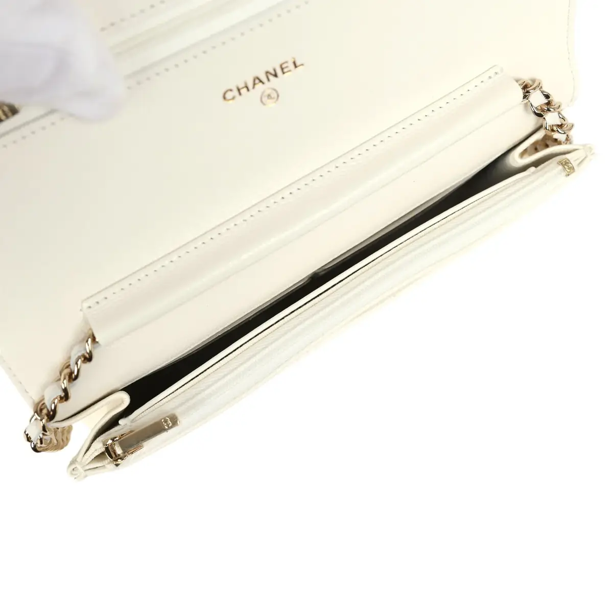 Chanel Chanel Wallet On Chain WOC White Shiny Caviar Light Gold Hardware | Thumbnail 10 Chanel Chanel Wallet On Chain WOC White Shiny Caviar Light Gold Hardware | Thumbnail 10