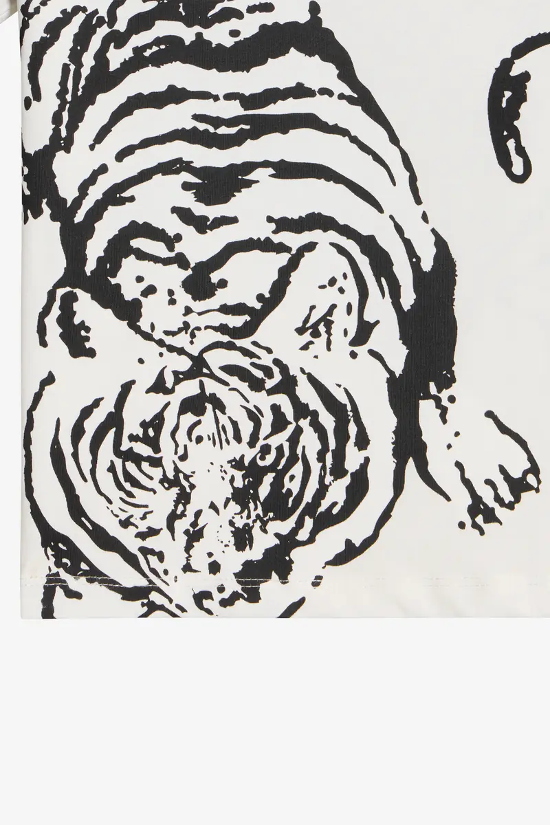 Roberto Cavalli White T-Shirt With Tiger Print and Logo | Thumbnail 4 Roberto Cavalli White T-Shirt With Tiger Print and Logo | Thumbnail 4