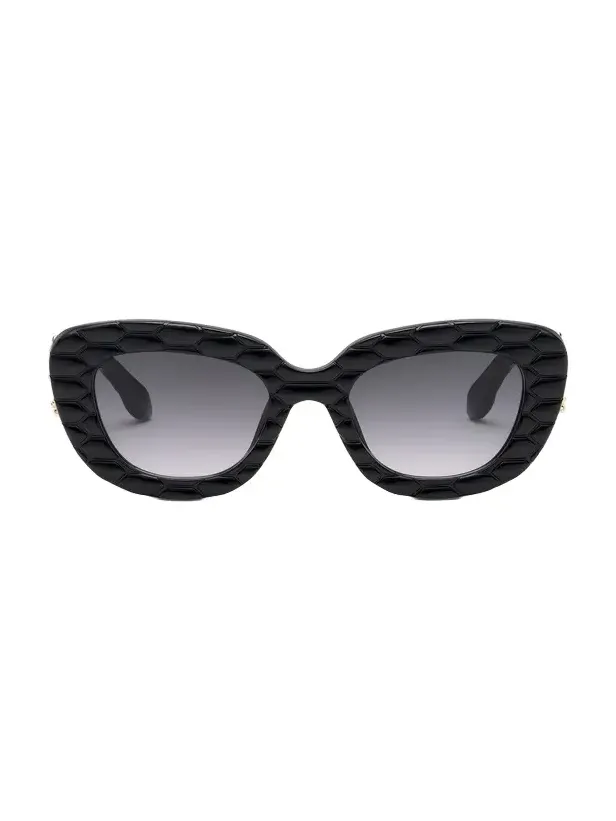 Sunglasses with wide bold cat-eye front Sunglasses with wide bold cat-eye front