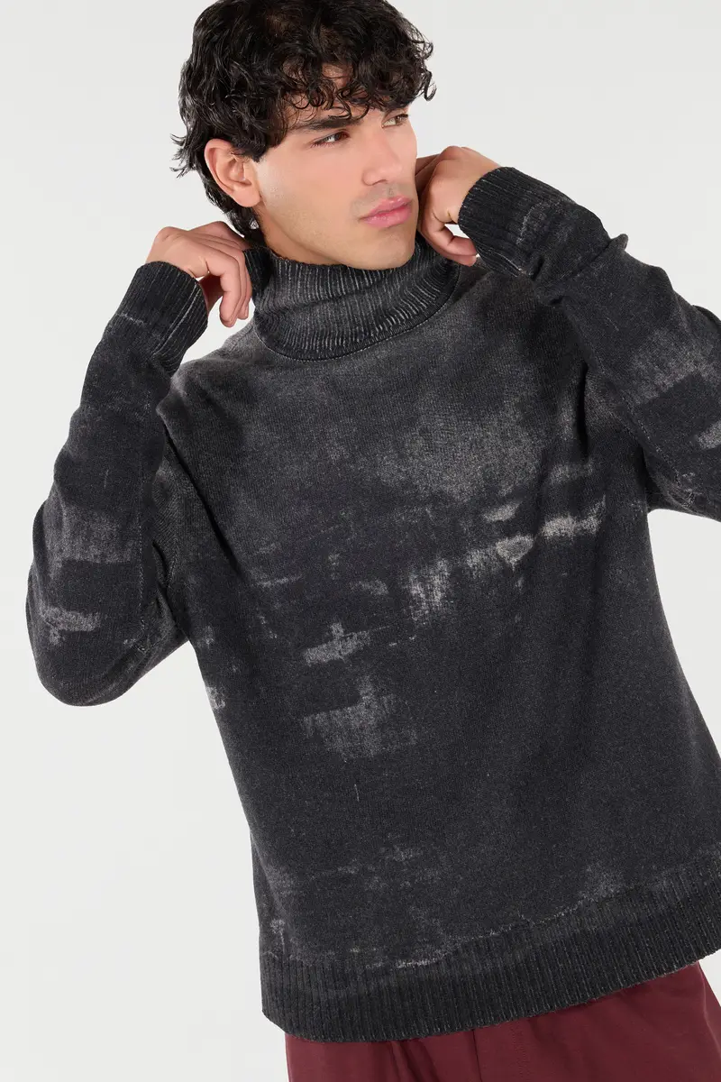 Roberto Cavalli Turtle-Neck Wool Sweater | Thumbnail 4 Roberto Cavalli Turtle-Neck Wool Sweater | Thumbnail 4