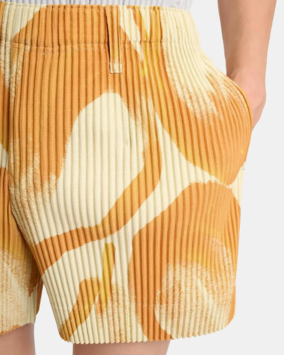Homme Plissé Issey Miyake Men's Pleated Pull-On Shorts | Thumbnail 5 Homme Plissé Issey Miyake Men's Pleated Pull-On Shorts | Thumbnail 5
