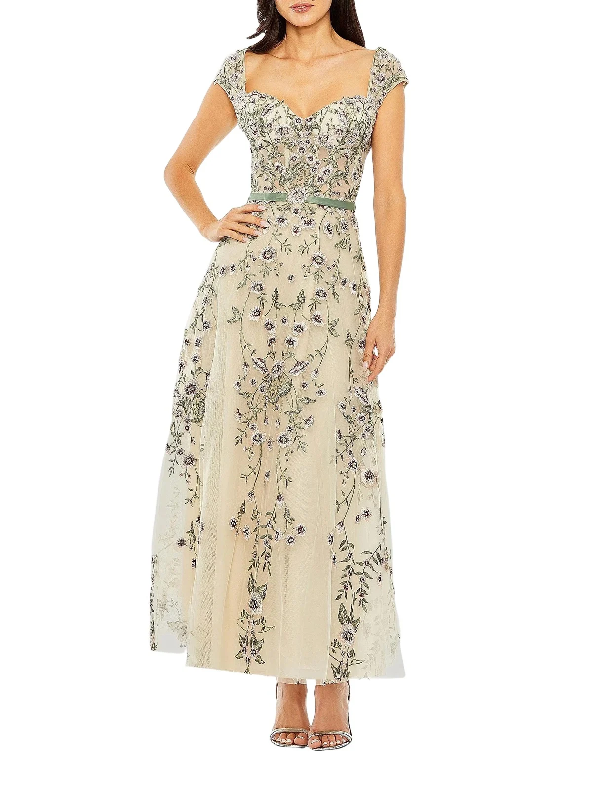 Women's Floral-Embroidered Sweetheart Gown Women's Floral-Embroidered Sweetheart Gown