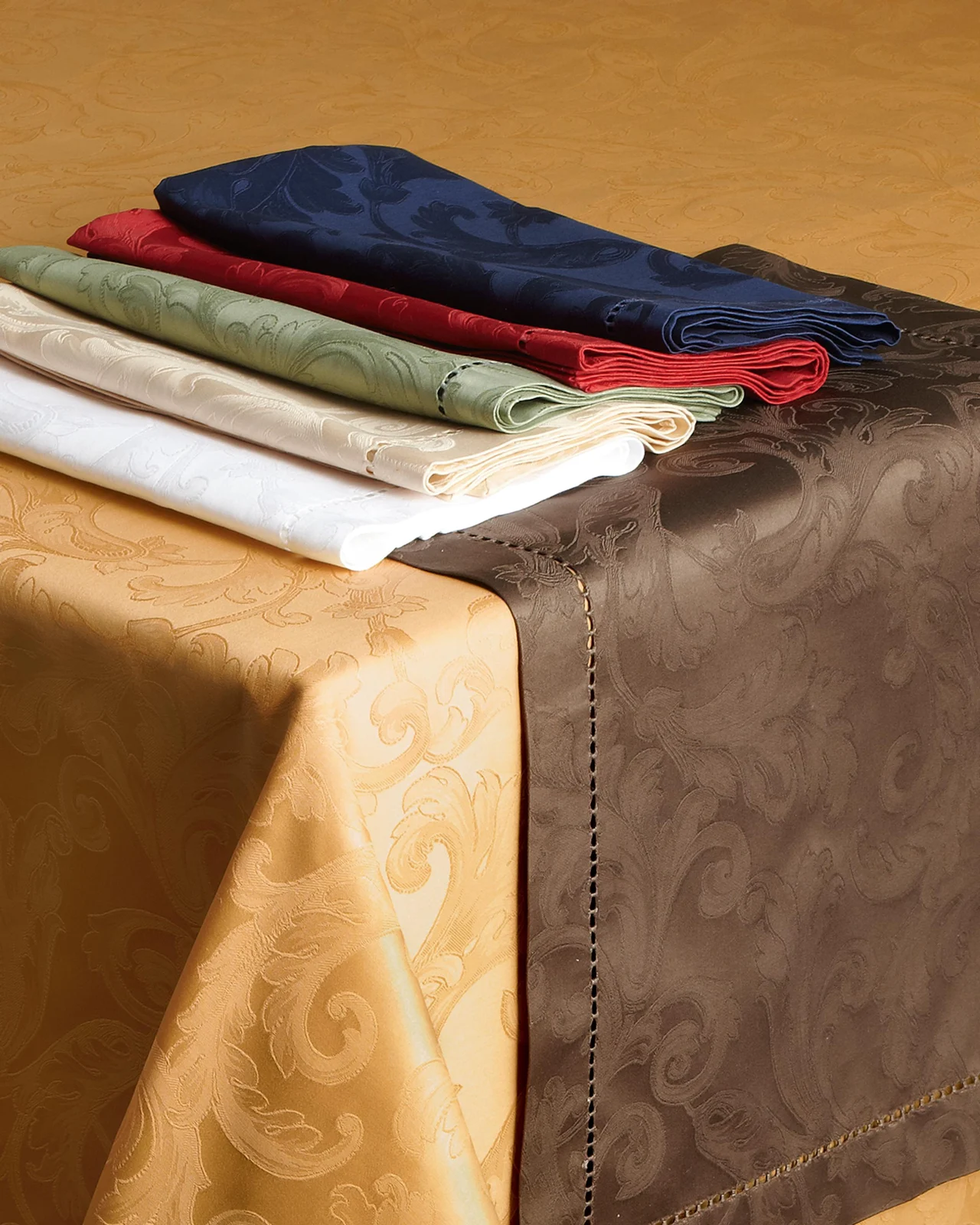 Sferra Acanthus Jacquard Tablecloth 70" X 90"