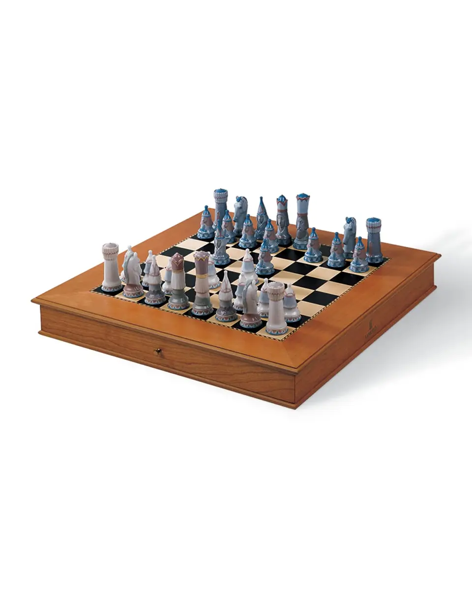 Lladro Medieval Chess Set | Thumbnail 2