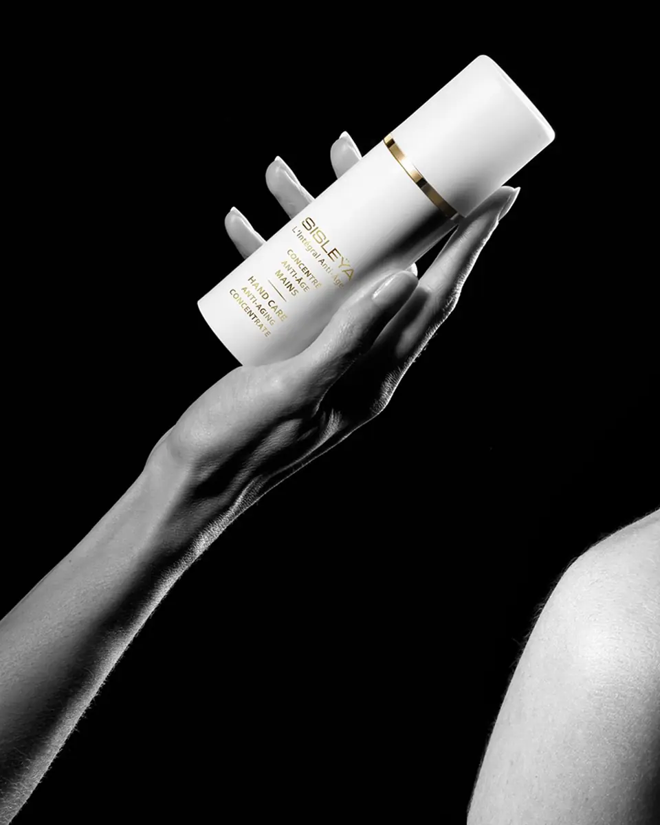 Sisley-Paris Sisleÿa L 'Integral Anti-Age Hand Care Anti-Aging Concentrate | Thumbnail 4