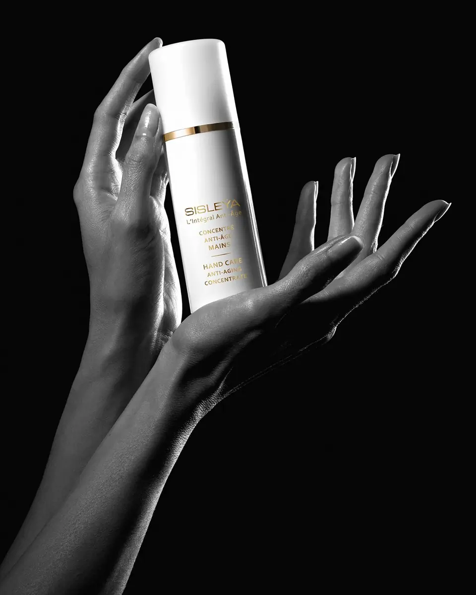 Sisley-Paris Sisleÿa L 'Integral Anti-Age Hand Care Anti-Aging Concentrate | Thumbnail 5