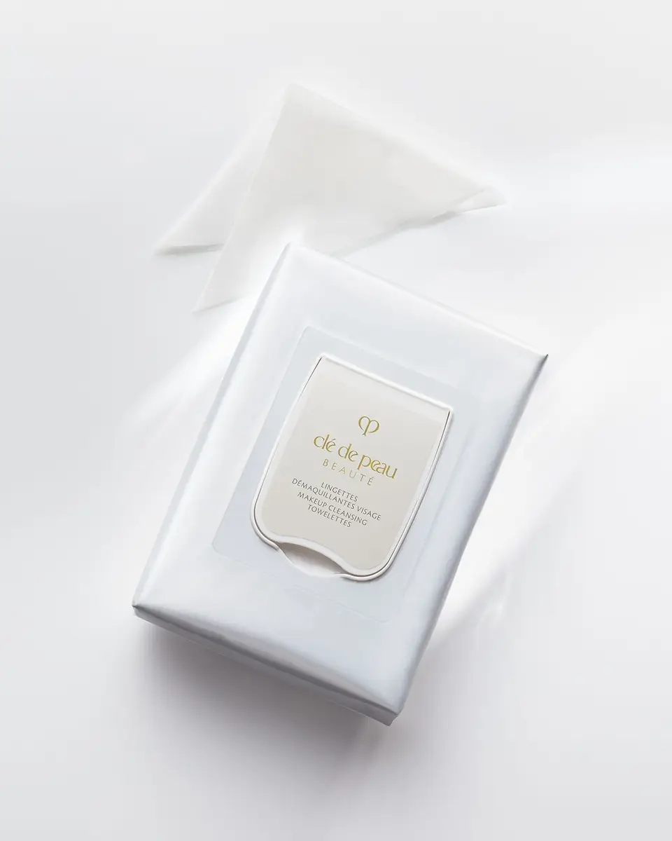 CLÉ DE PEAU BEAUTÉ Makeup Cleansing Towelettes, 50 ct. | Thumbnail 6 CLÉ DE PEAU BEAUTÉ Makeup Cleansing Towelettes, 50 ct. | Thumbnail 6
