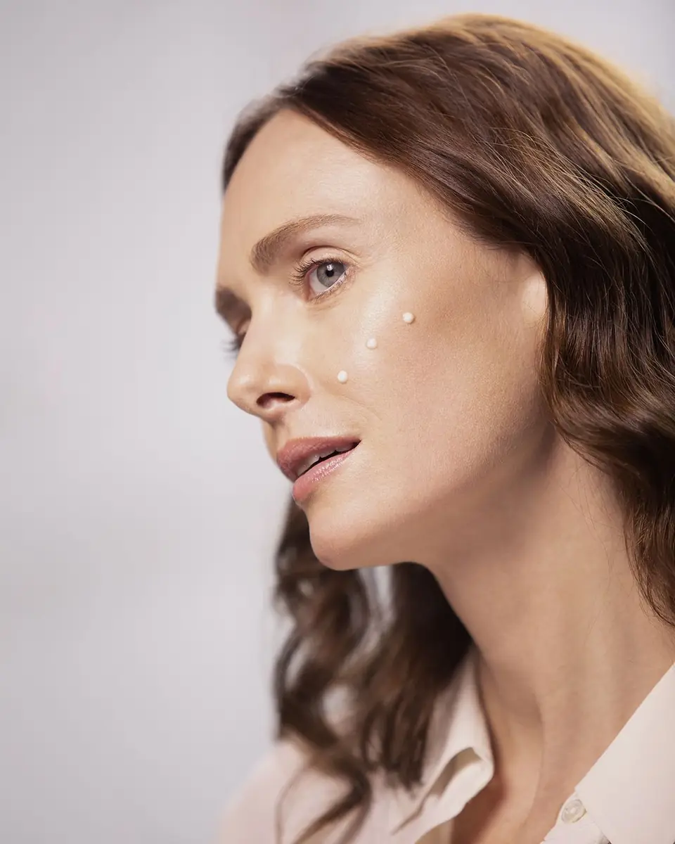Sisley-Paris Sisleya L 'Integral Anti-Age Radiance Anti-Dark Spot Serum | Thumbnail 7