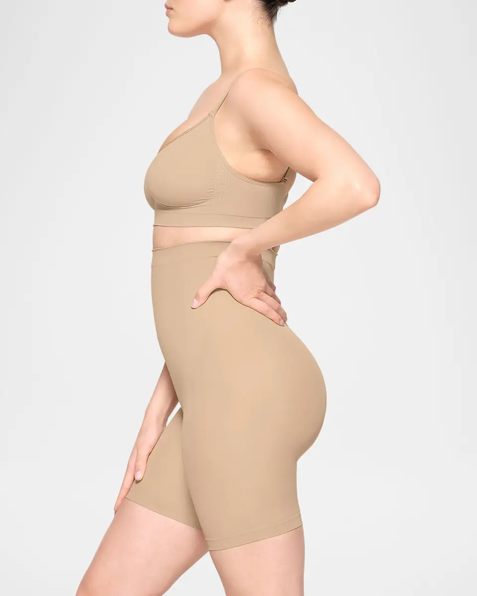 Skims Seamless Sculpt Mid-Thigh Shorts | Thumbnail 4 Skims Seamless Sculpt Mid-Thigh Shorts | Thumbnail 4