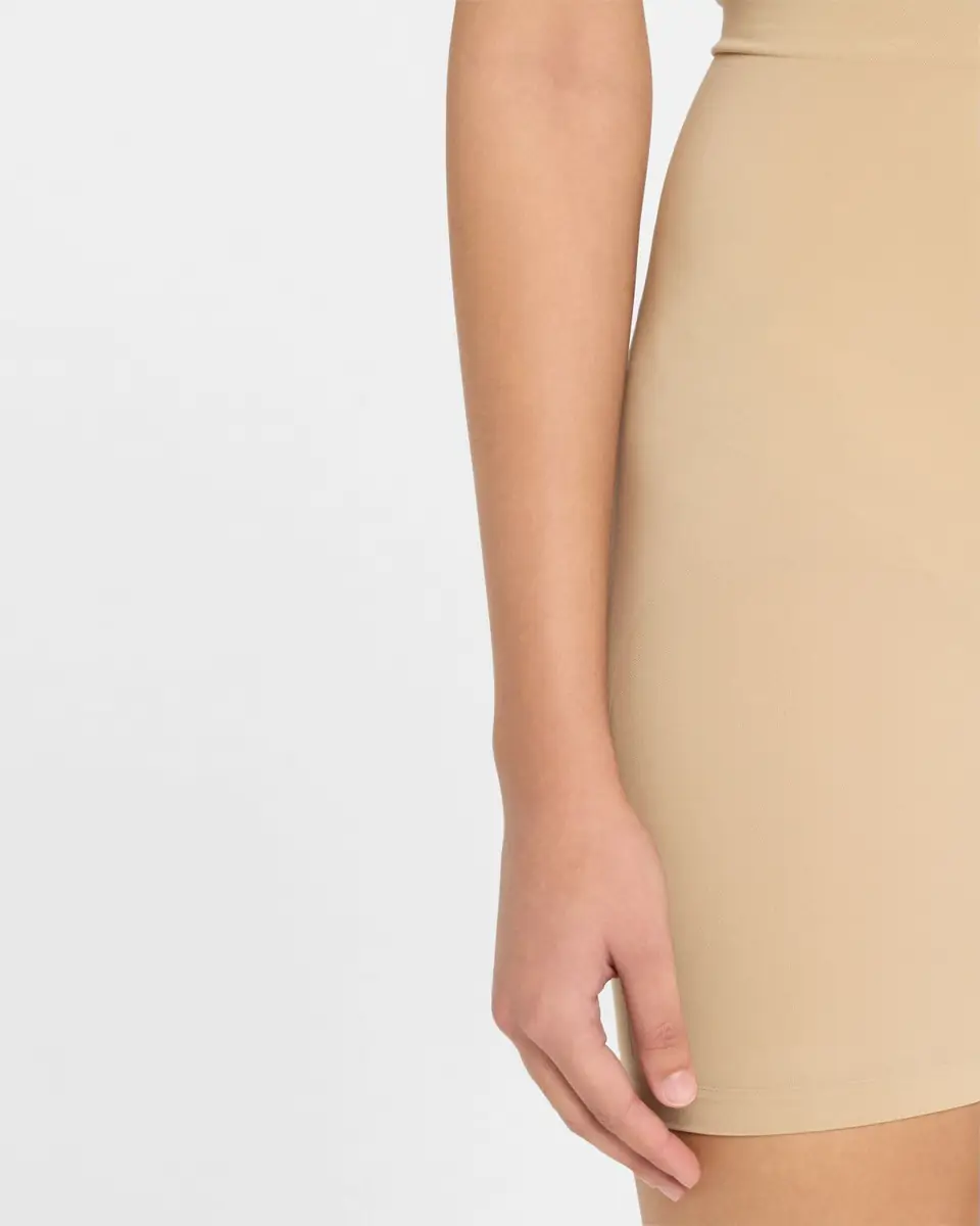 Skims Seamless Sculpt Mid-Thigh Shorts | Thumbnail 5 Skims Seamless Sculpt Mid-Thigh Shorts | Thumbnail 5