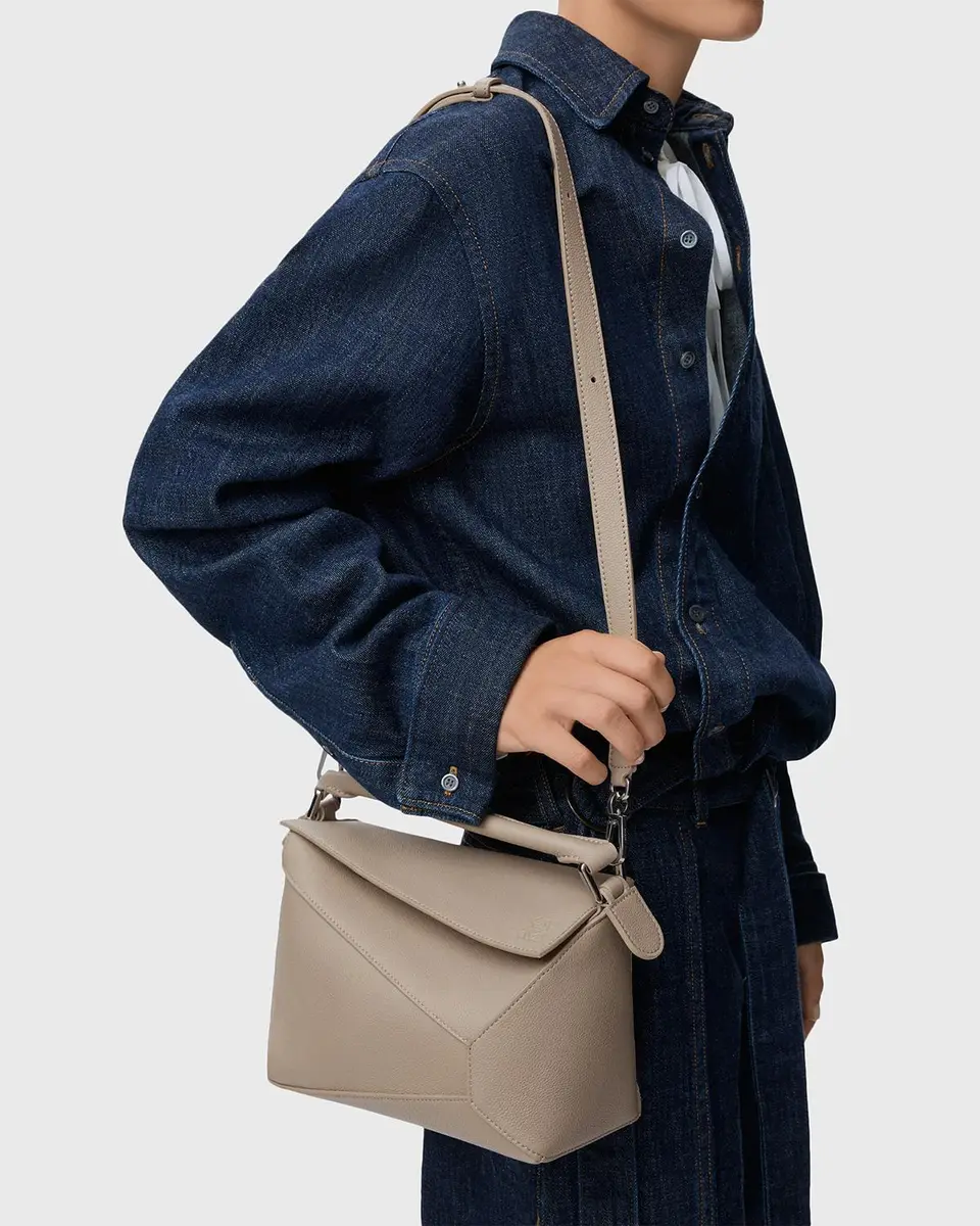 Loewe Puzzle Edge Small Top-Handle Bag in Grain Leather | Thumbnail 4 Loewe Puzzle Edge Small Top-Handle Bag in Grain Leather | Thumbnail 4