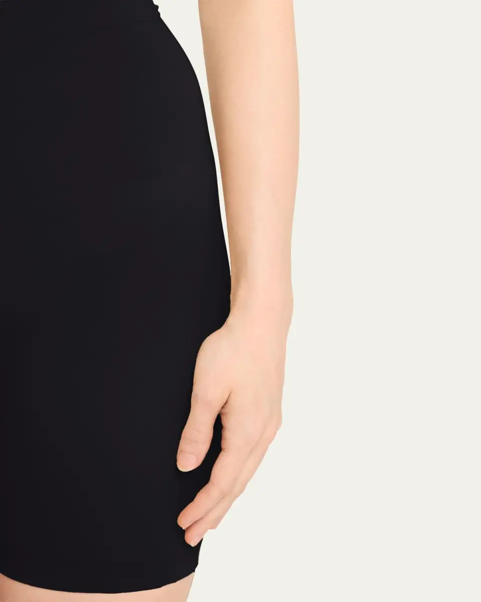 Skims Seamless Sculpt Mid-Thigh Shorts | Thumbnail 4 Skims Seamless Sculpt Mid-Thigh Shorts | Thumbnail 4
