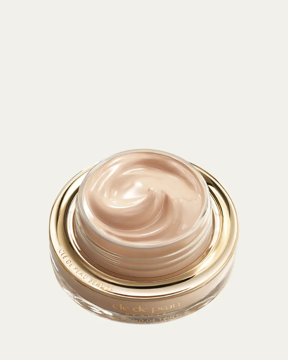 CLÉ DE PEAU BEAUTÉ The Foundation, SPF 22, 1 oz. | Thumbnail 16 CLÉ DE PEAU BEAUTÉ The Foundation, SPF 22, 1 oz. | Thumbnail 16