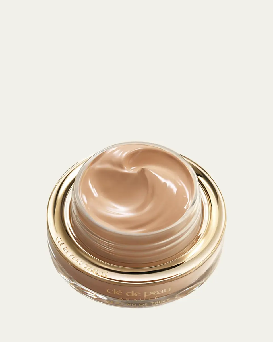 CLÉ DE PEAU BEAUTÉ The Foundation, SPF 22, 1 oz. | Thumbnail 4 CLÉ DE PEAU BEAUTÉ The Foundation, SPF 22, 1 oz. | Thumbnail 4