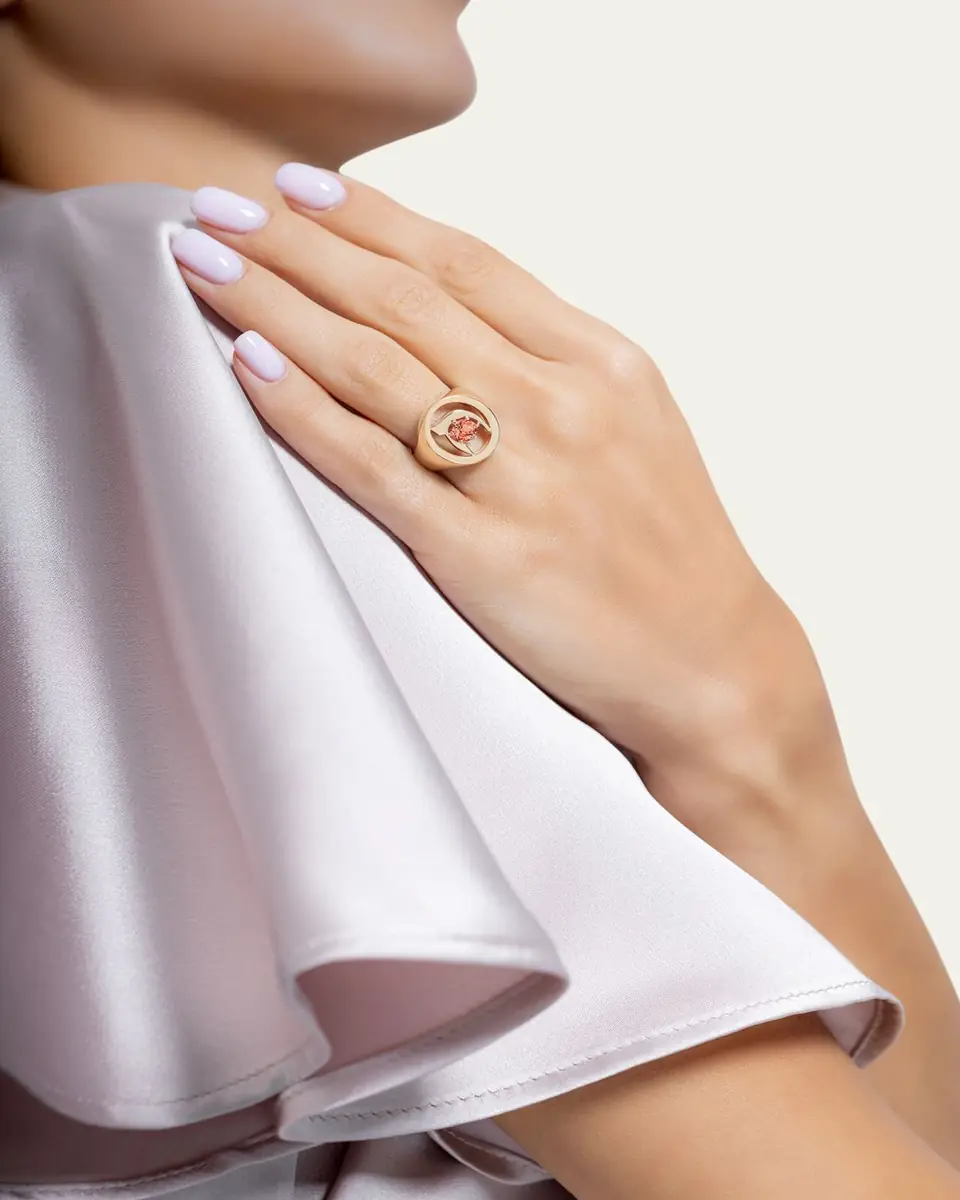 Procaccia Jewelry 18K Gold Hebrew KHET Initial Signet Ring | Thumbnail 2