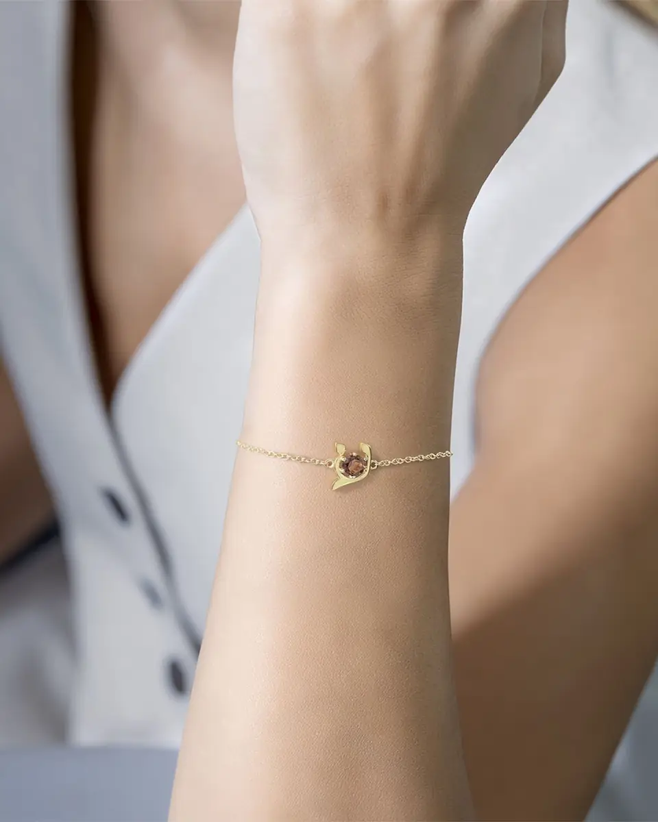 Procaccia Jewelry 18K Gold Hebrew AYN Initial Bracelet | Thumbnail 2